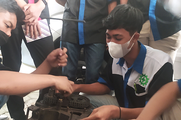 Karier di Bidang Otomotif